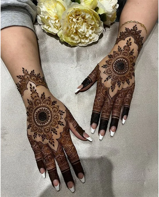 Dainty Bloom Theme Using Back Hand Mehndi Design